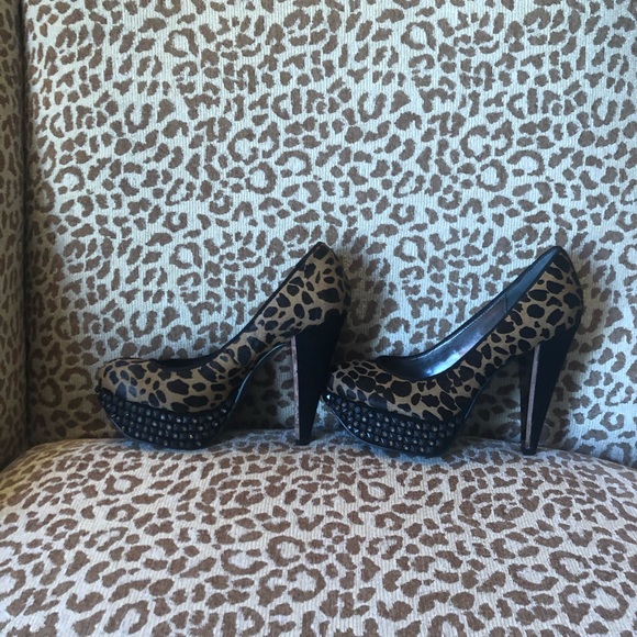 Sam Edelman Leopard Studded Platform Pump - Picture 2 of 4
